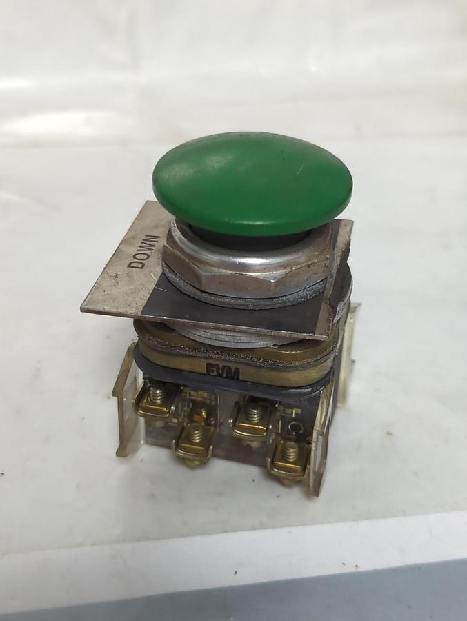 Used ALLEN BRADLEY,800T-D,SERIES T PUSH BUTTON GREEN PRE-OWNED
