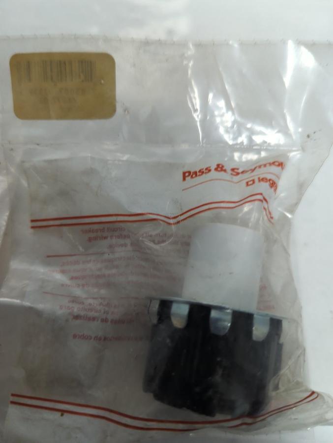 PASS & SEYMOUR,ALF77502,LEGRAND RECEPTACLE/LAMP HOLDER LOT OF 2 NOS