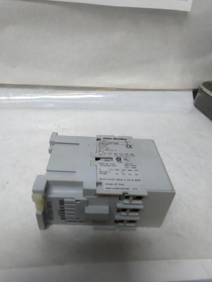 Used ALLEN BRADLEY,100-C37*00,CONTACTOR SERIES A 110/120VAC 50/60HZ PRE-OWNED