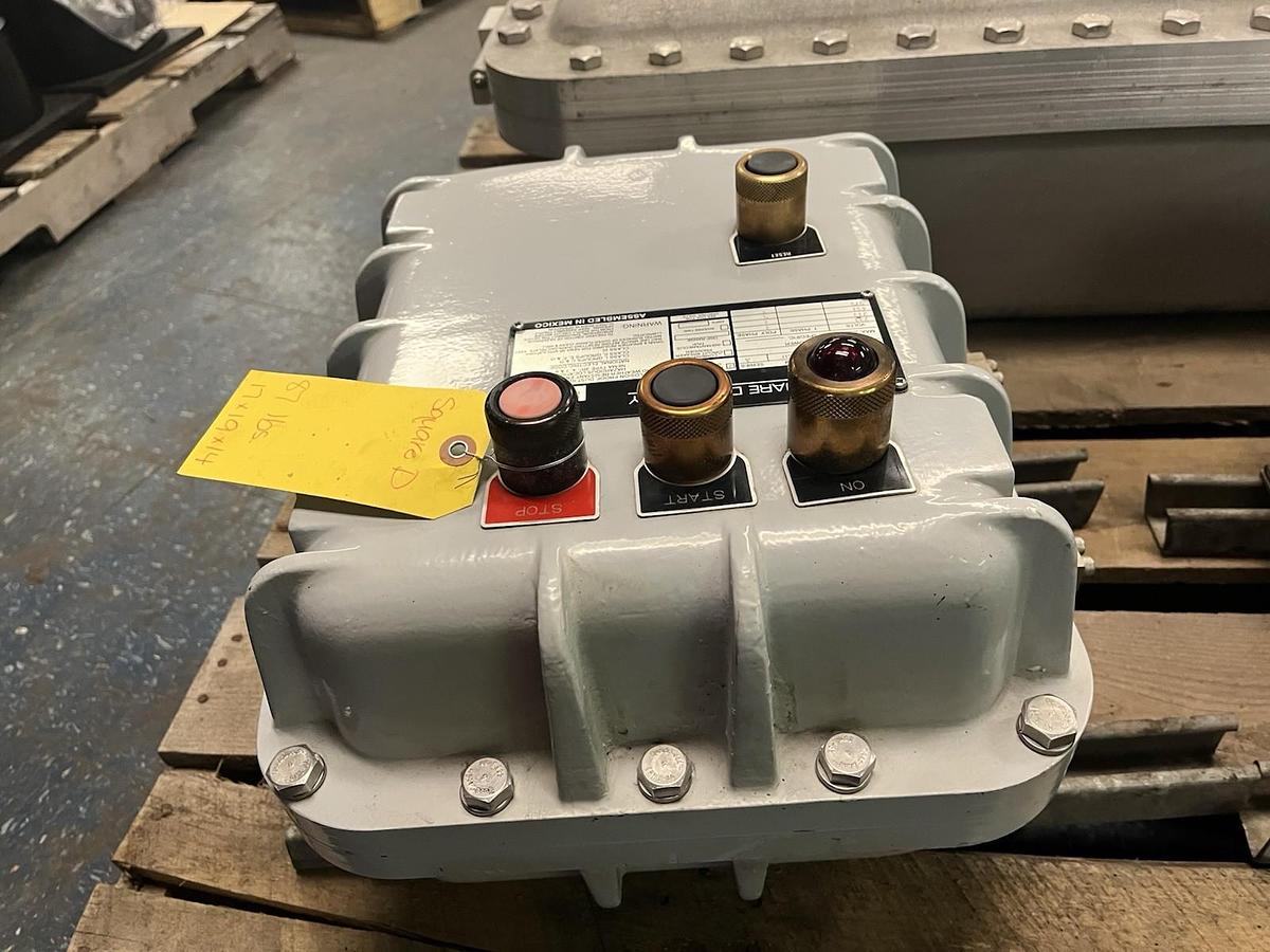 Used SQUARE D,8536-SBT42-AFF4P51T,EXPLOSION PROOF ENCLOSURE COMPONENTS ARE FAULTY