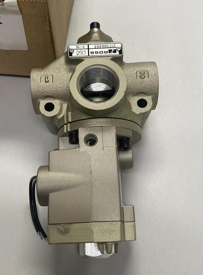 Used ROSS,2173B6903Z,DIRECTIONAL CONTROL VALVE NEW