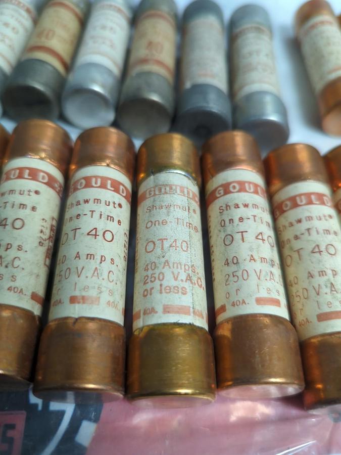 Used GOULD SHAWMUT,OT40,ONE TIME 40 AMP FUSE LOT OF 24 PRE-OWNED
