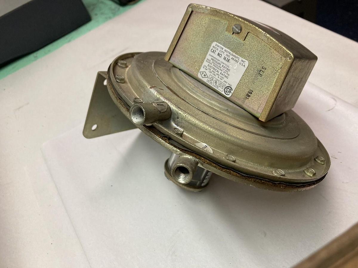 Dwyer,1638-10,Differential Pressure Switch