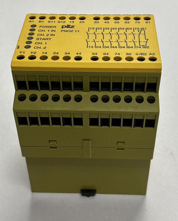 Used PILZ,PNOZ11/774085,SAFETY RELAY 120V 24VDC