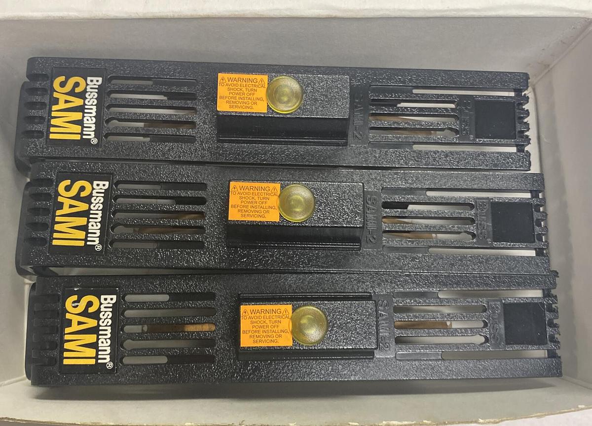 Used BUSSMANN,SAMI-2I,INDICATING FUSE COVERS 600V (3-PCS) NEW IN BOX LOT OF 2