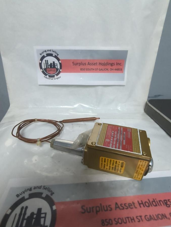 BARKSDALE,MT1H-H152,GOLD LINE TEMPERATURE SWITCH -65+135F NOS