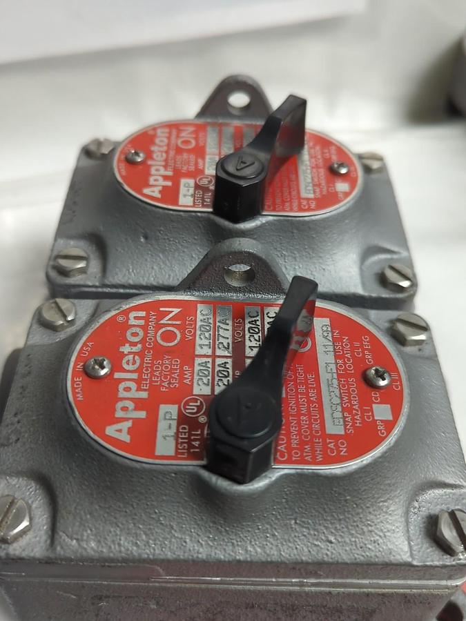 APPLETON,EDSC275-F1,SNAP SWITCH HAZARDOUS LOCATION 20 AMP NOS