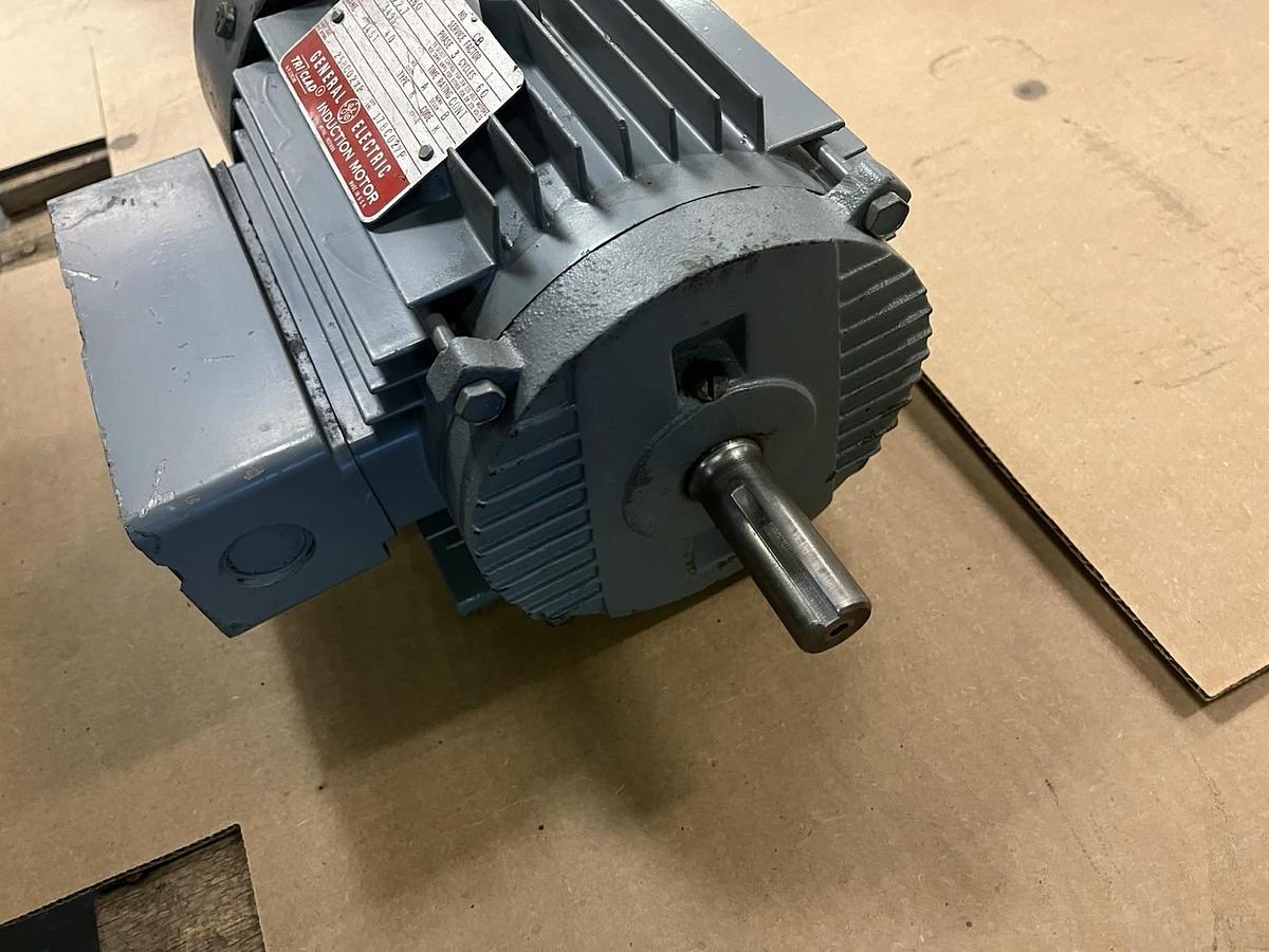 Used GE GENERAL ELECTRIC,5K145BL22,TRI CLAD INDUCTION MOTOR 2HP 3495RPM 3PH 145T