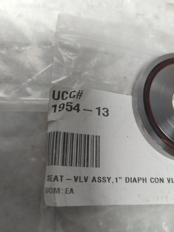 UCC,1954-13,SEAT VALVE ASSEMBLY 1 INCH DIAPH CON VLV NOS