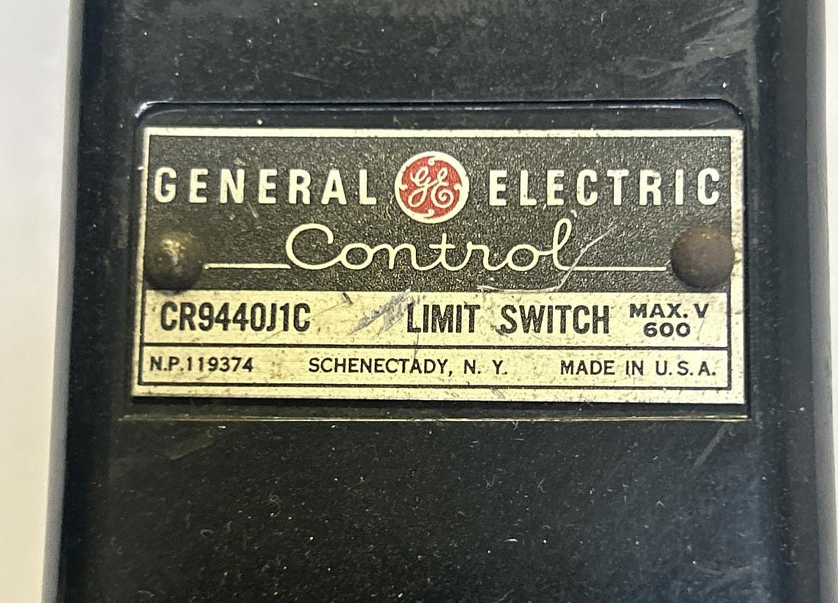 Used GENERAL ELECTRIC,CR9440J1C,LIMIT SWITCH
