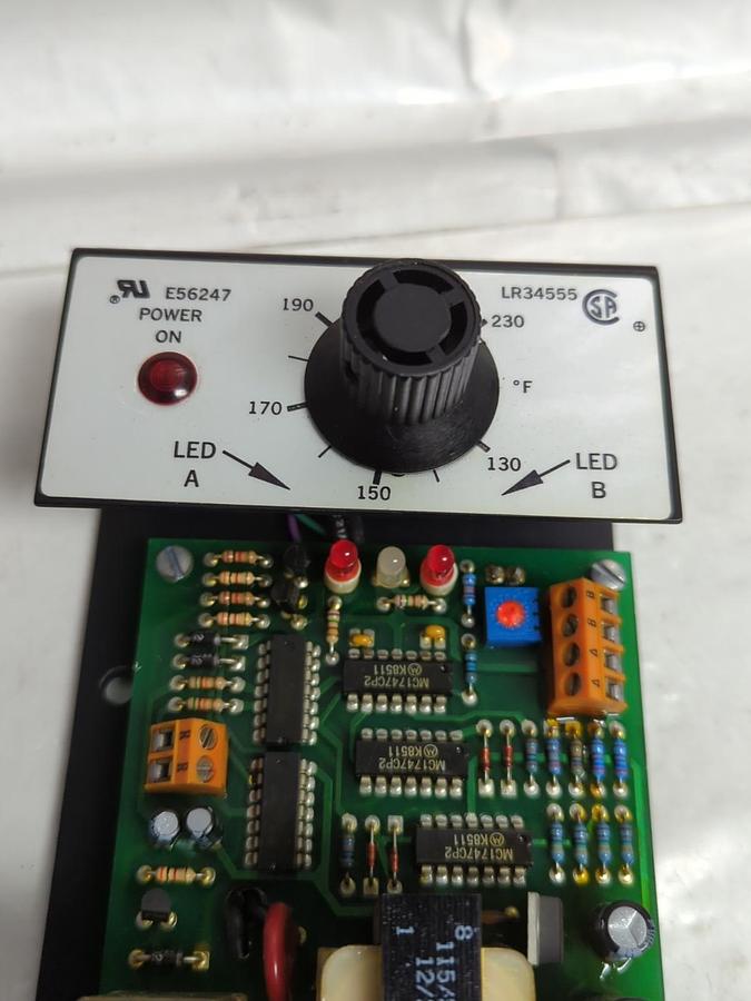 Used BARKSDALE,1B12S-23F-TH-Q4,TEMPERATURE CONTROLLER PRE-OWNED