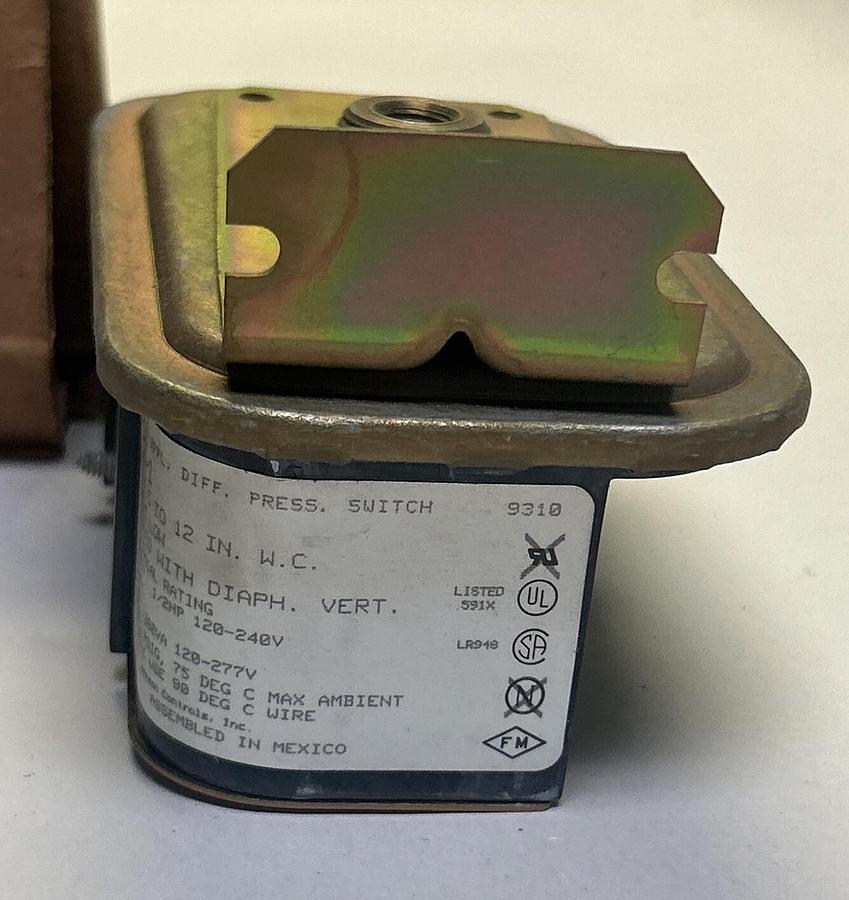 Used JOHNSON CONTROLS,P32AC-1C,PRESSURE CONTROL DIFFERENTIAL NEW