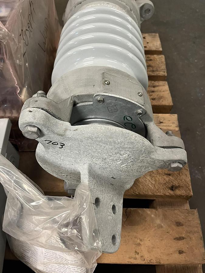 GE,9L11ZGA021S,TRANQUELL SURGE ARRESTER STATION VOLTAGE RATING 21 kVRMS