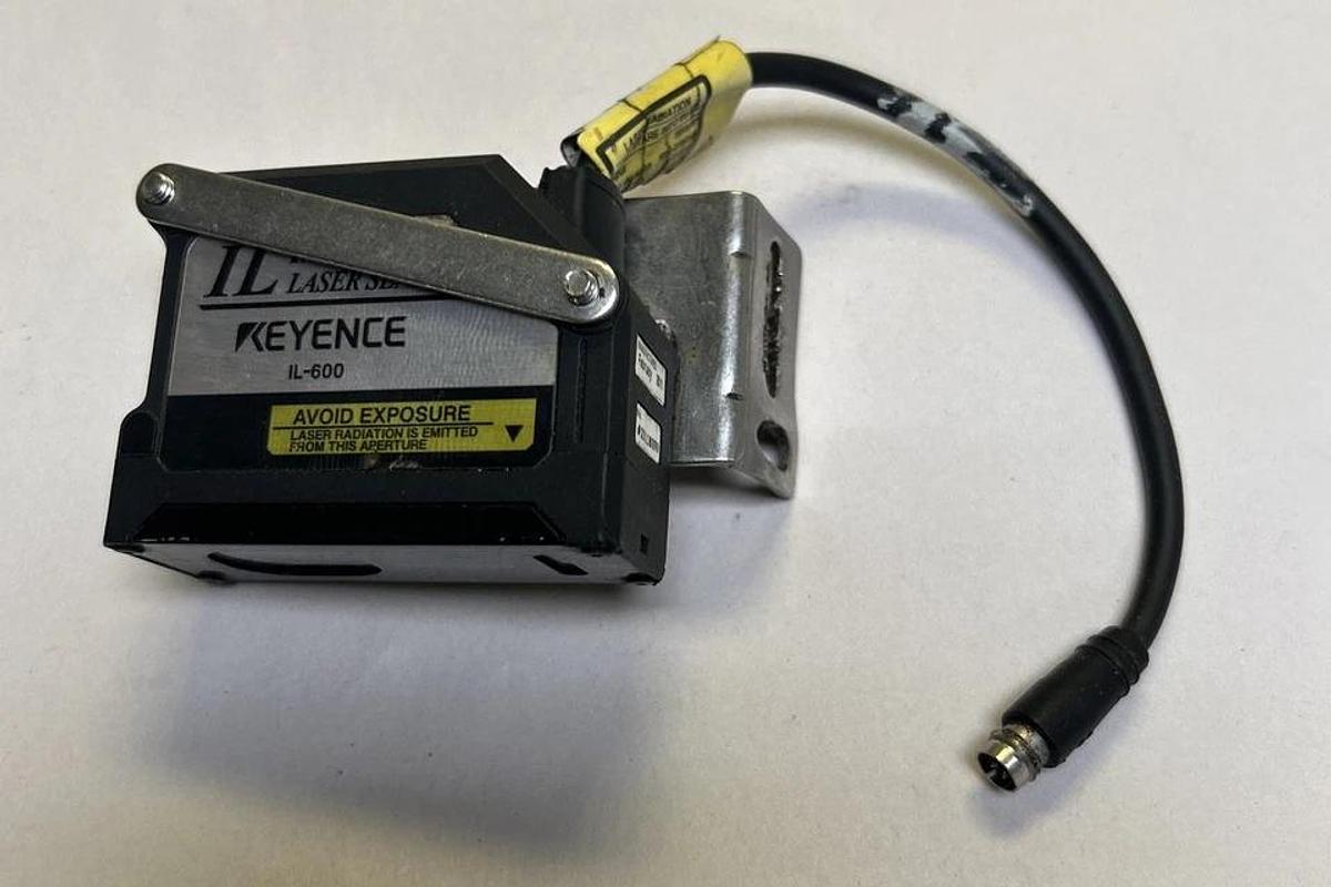 Used KEYENCE,IL-600,ANALOG LASER SENSOR