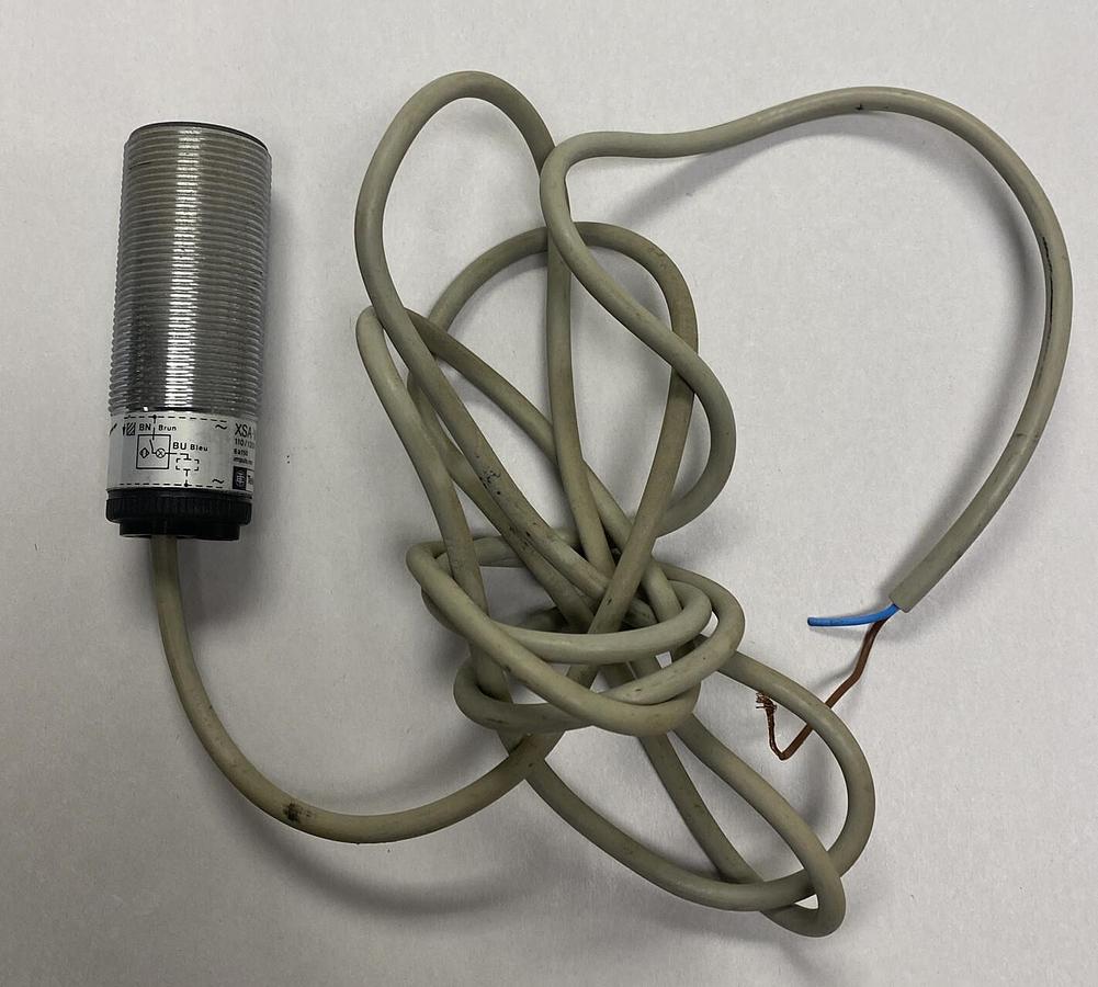 Used TELEMECANIQUE,XSA-V0115,PROXIMITY SENSOR 110/120V