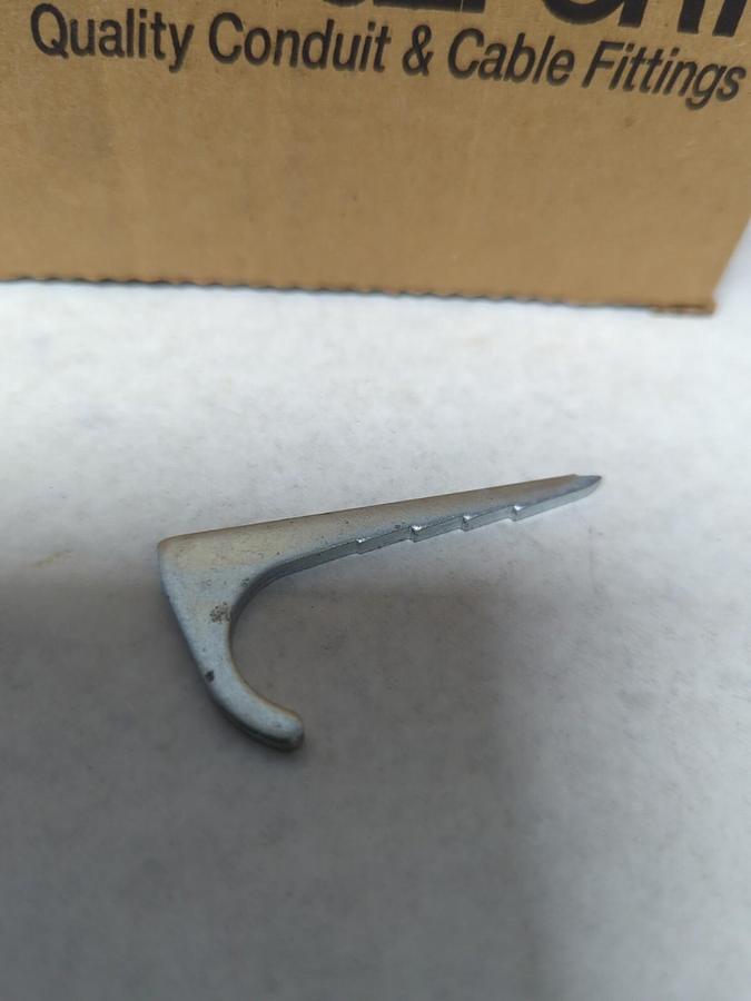 BRIDGEPORT,920-NS,CONDUIT NAIL STRAP 1/2 INCH LOT OF 92 NOS