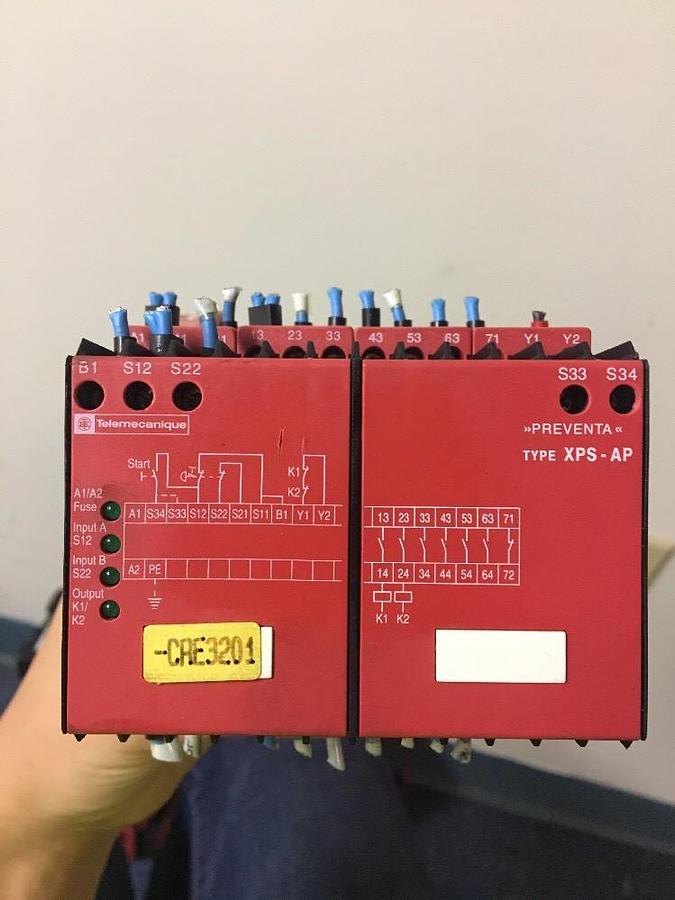Used TELEMECANIQUE,XPS-AP / XPSAP5140,24V AC SAFETY RELAY