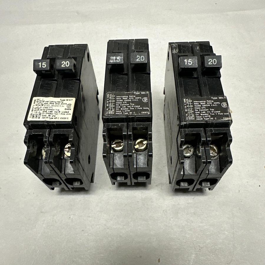 Used Murray,MP1520,One 15 and One 20 Amp Single Pole 120V Circuit Breaker Lot of 3