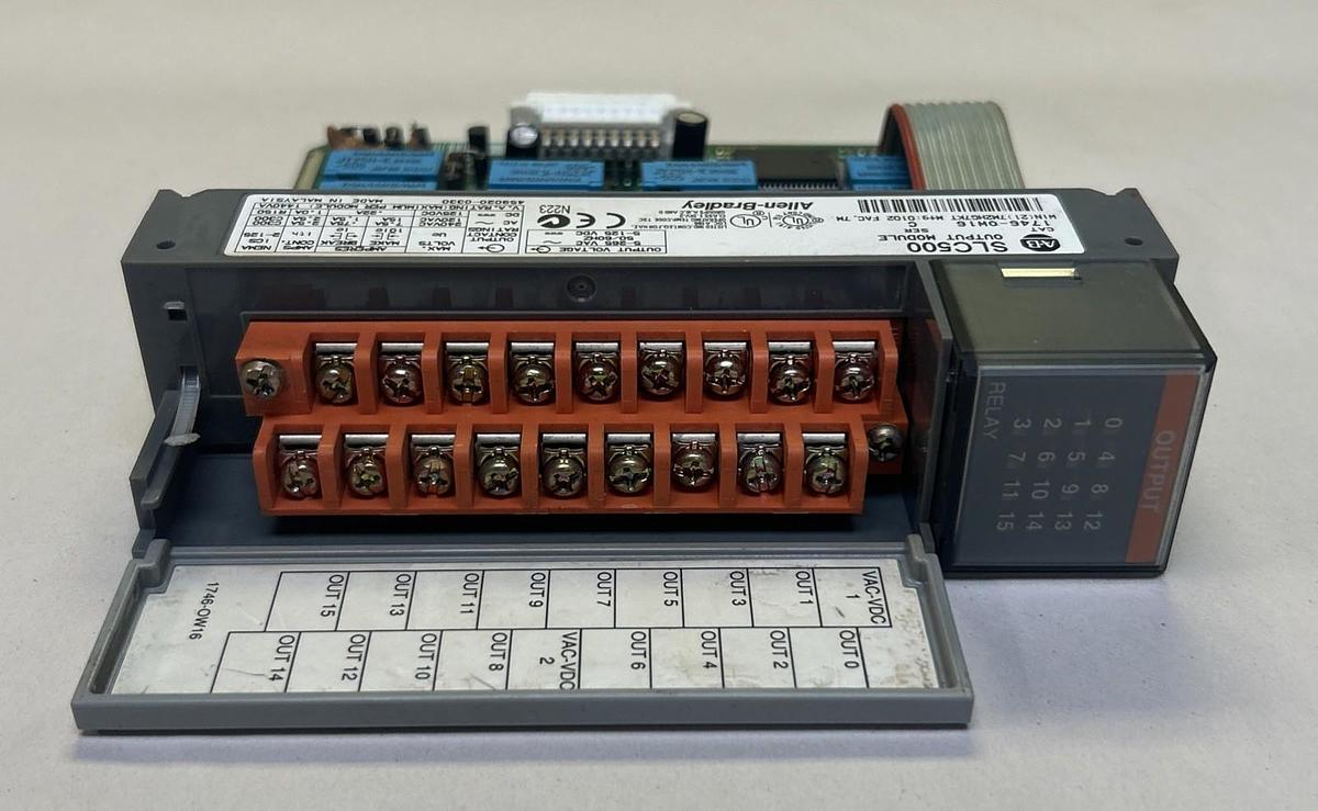 Used ALLEN BRADLEY,1746-OW16,SLC500 OUTPUT MODULE