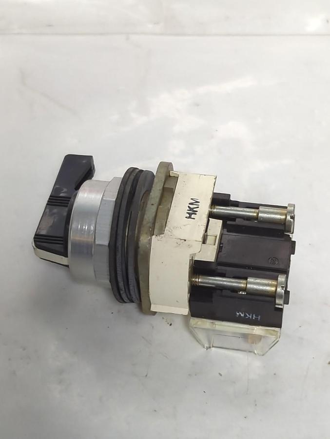 Used ALLEN BRADLEY,800T-J19,SERIES N SELECTOR SWITCH PRE-OWNED