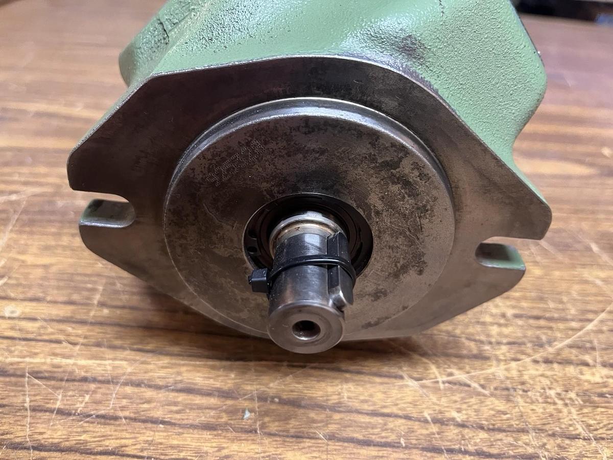 Used REXROTH,A10VSO-18-DFR1/31R-PPA12N00,HYDRAULIC PISTON PUMP R910945178