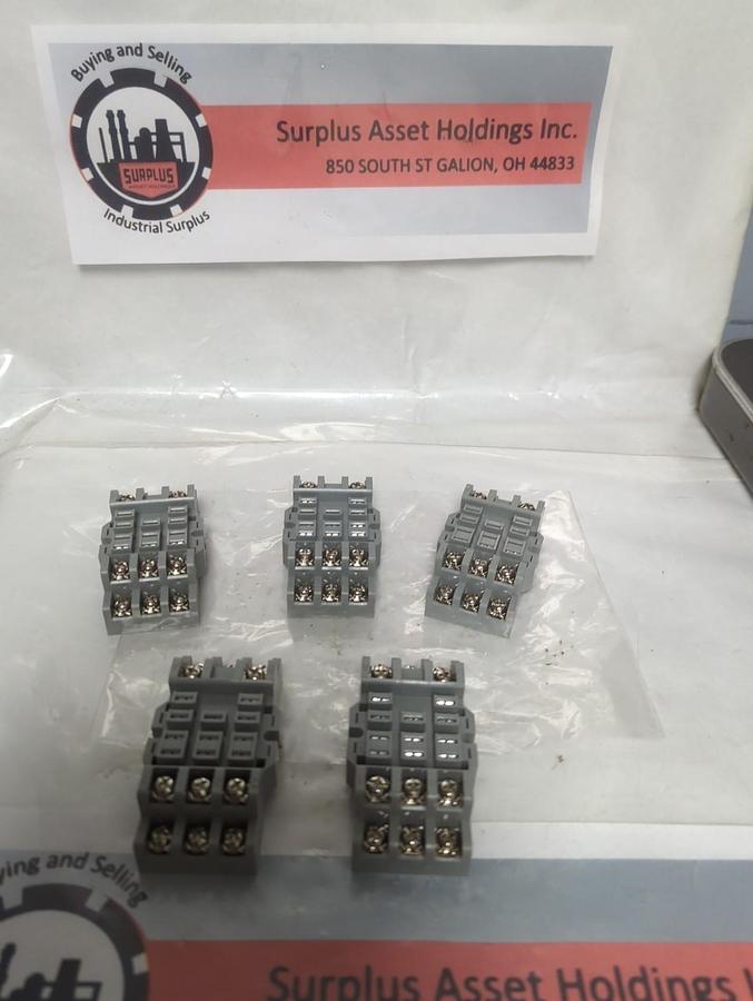 Used UNBRANDED,84913,RELAY SOCKET 10A 300V LOT OF 5 PRE-OWNED