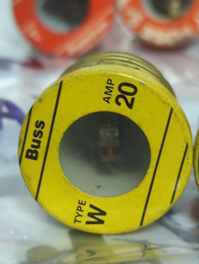 Used BUSSMANN,20 AMP,SCREW IN FUSE 20 AMP LOT OF 21 PRE-OWNED