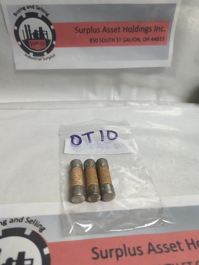 Used GOULD SHAWMUT,OT10,ONE TIME 10 AMP FUSE LOT OF 3 PRE-OWNED