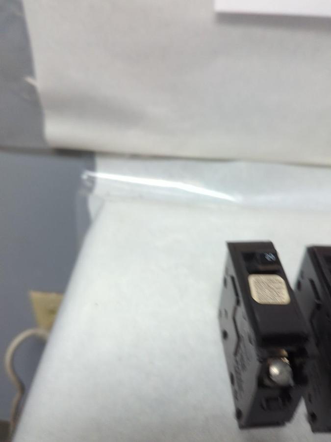 Used CROUSE-HINDS,MP120,CIRCUIT BREAKER 1-POLE 20 AMP LOT OF 2 PRE-OWNED