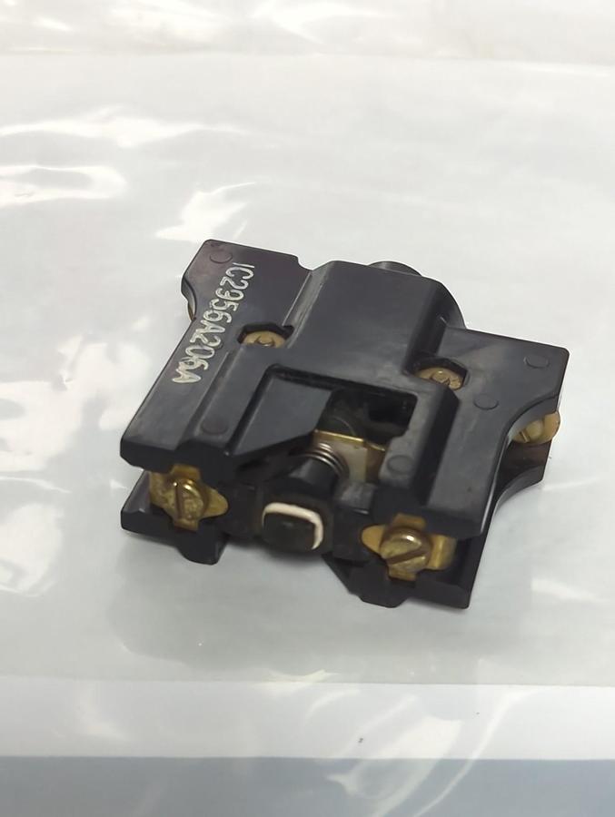 Used GENERAL ELECTRIC,IC2956A206A,INTERLOCK SNAP ACTION CONTACT BLOCK PRE-OWNED