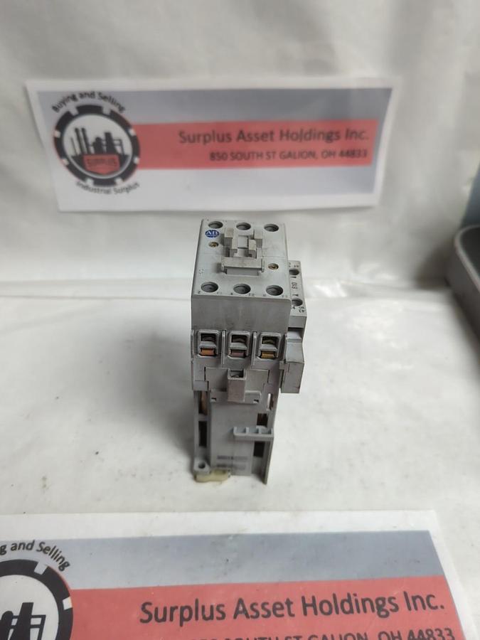 Used ALLEN BRADLEY,100-C37Z*00,CONTACTOR WITH CONTROL RELAY 100-S AUX PRE-OWNED
