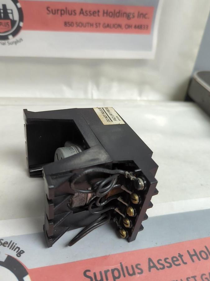 Used EAGLE SIGNAL,BR13A6,TIME DELAY RELAY 0-5 MINUTES PRE-OWNED