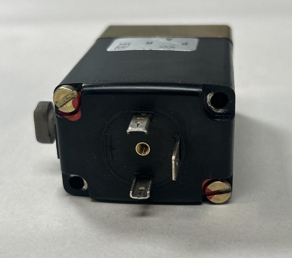 Used BURKERT,450305K,SOLENOID VALVE 120V 140PSI