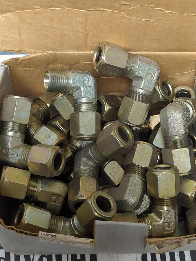 PARKER FERULOK,8-EBU-S,90° ELBOW HYDRAULIC TUBE CONNECTOR 1/2 IN NPT LOT OF 30