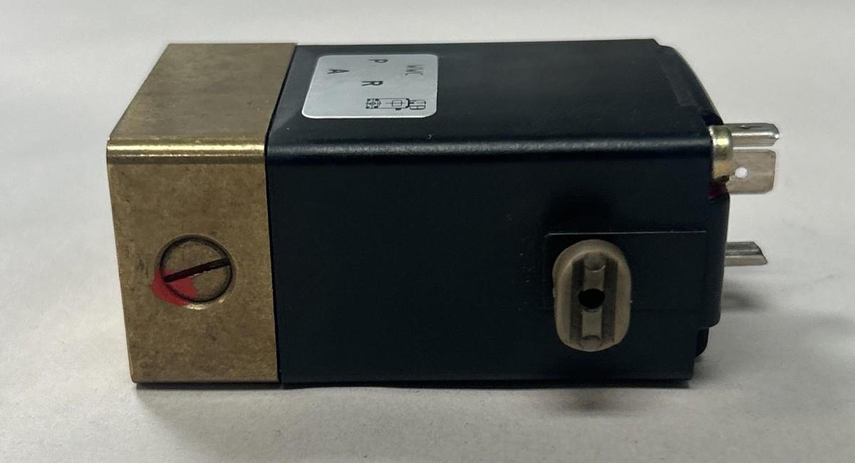 Used BURKERT,450305K,SOLENOID VALVE 120V 140PSI
