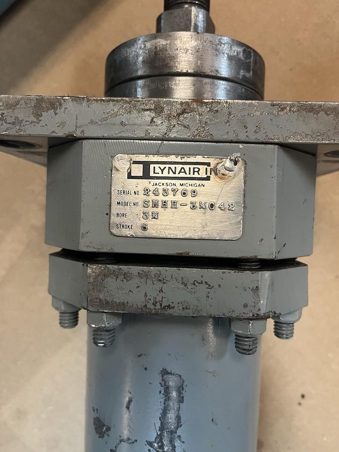 Used LYNAIR,SMHH-3-1/4C42,PNEUMATIC CYLINDER 3-1/4" BORE 6" STROKE