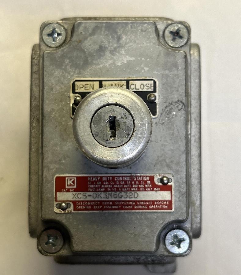 Used KILLARK,XCS-0K3M6G32D,HEAVY DUTY CONTROL STATION