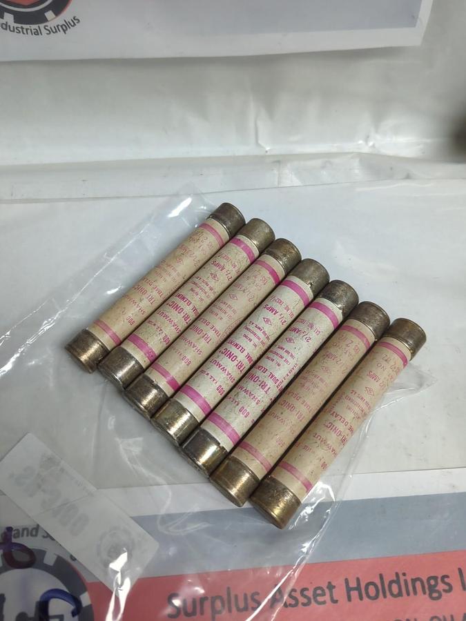 Used GOULD SHAWMUT,TRS-2-1/2,TRI-ONIC 2-1/2 AMP FUSE LOT OF 7 PRE-OWNED