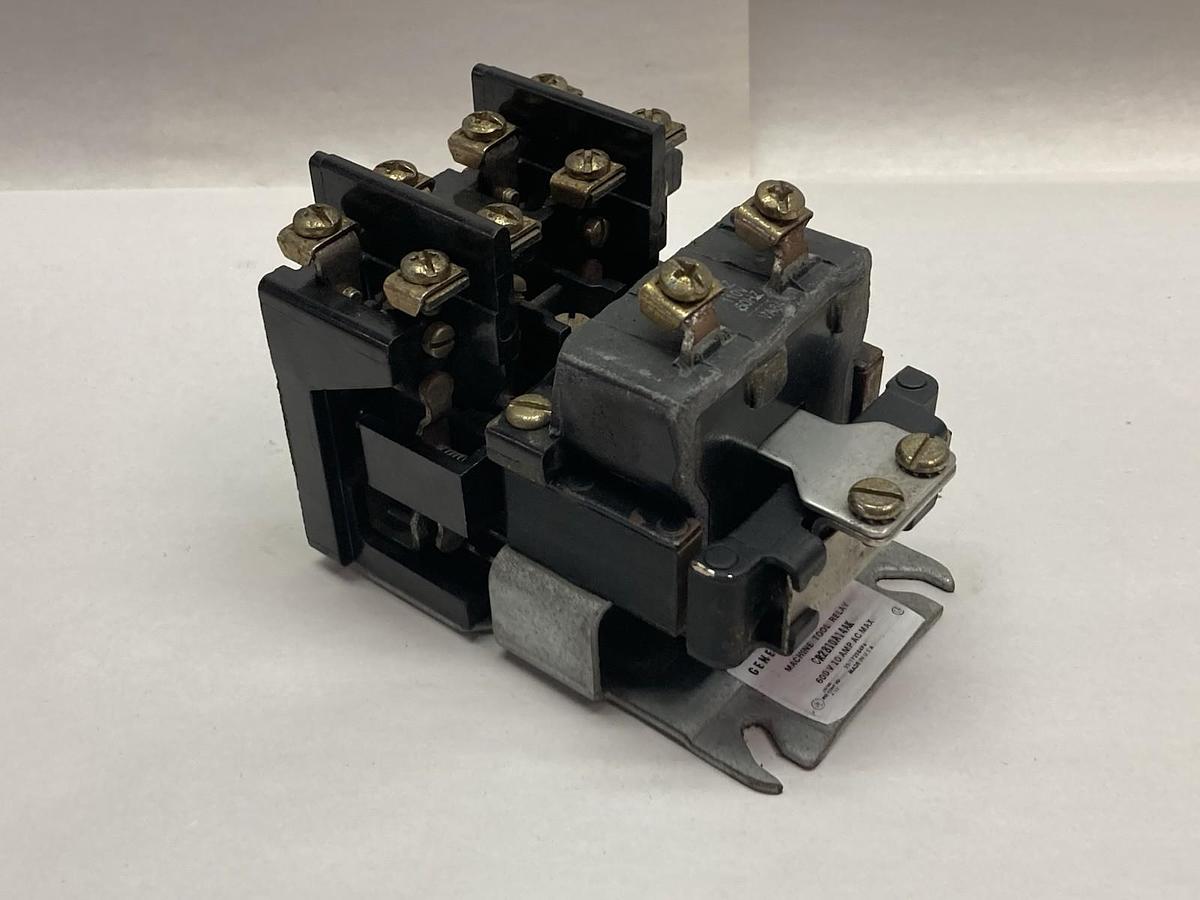Used General Electric,CR2810A14AK,Relay 10A 600Vac Max