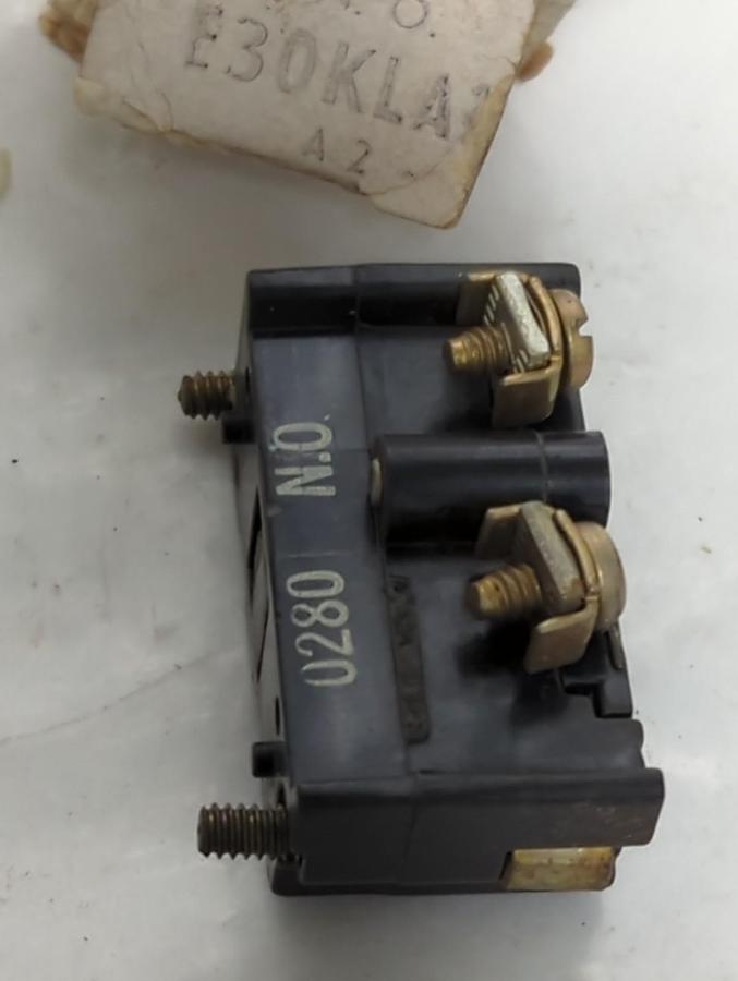 CUTLER HAMMER,E30KLA1,CONTACT BLOCK LOT OF 2 NOS