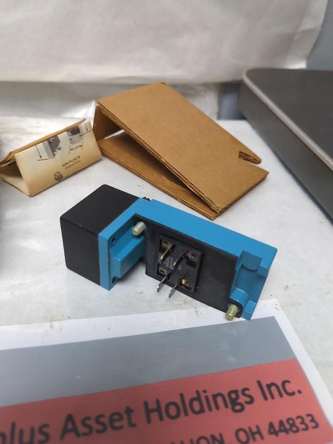 HONEYWELL,LSZ7R1A,HEAVY DUTY LIMIT SWITCH 600V 10 AMP NOS