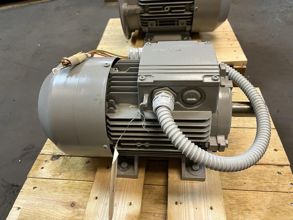 SIEMENS,1LA91062LA90-ZT01,MOTOR 4kW 400V 2900RPM 100L