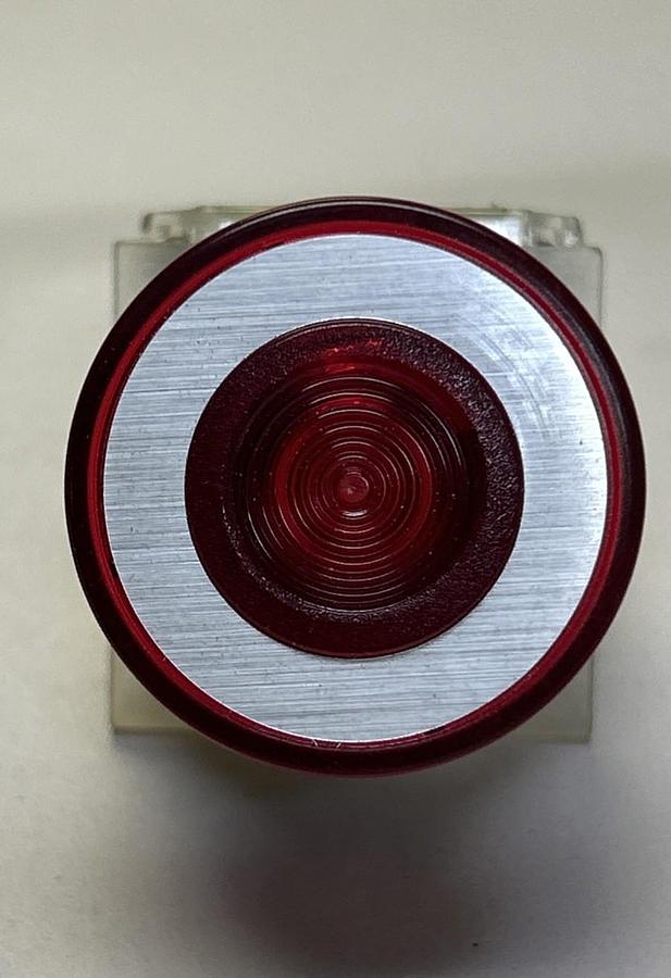 SQUARE D,9001SKR9RH13,MUSHROOM HEAD RED PUSH/PULL BUTTON NOS