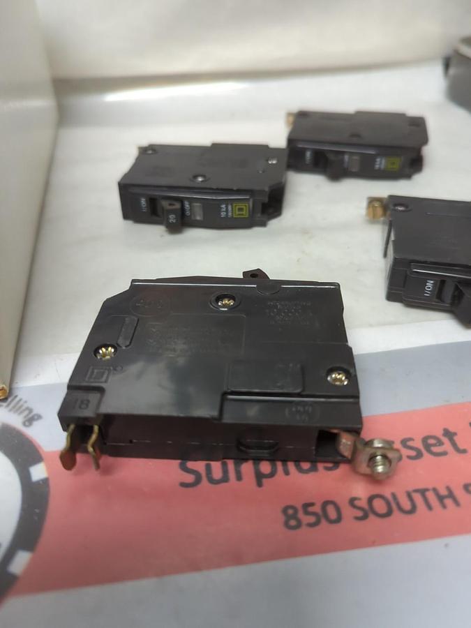 Used SQUARE D,QOB120,CIRCUIT BREAKER 20 AMP 1-POLE LOT OF 4 PRE-OWNED