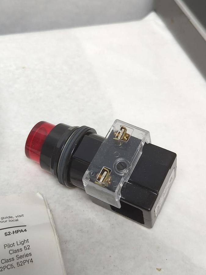 SIEMENS,52PX4B2,PILOT LIGHT 6 VOLT AC/DC RED NEMA 4X NOS