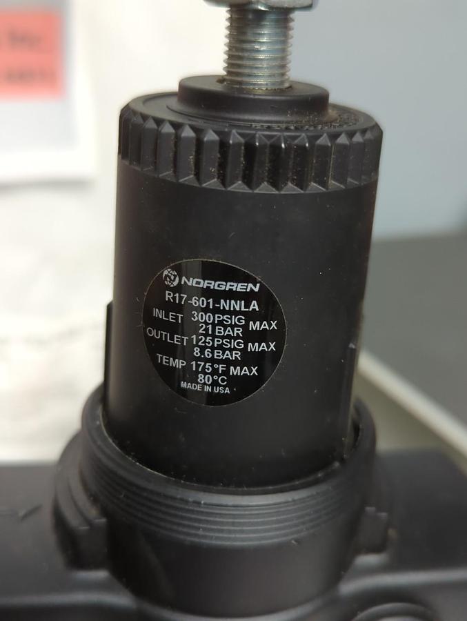 NORGREN,R17-601-NNLA,3/4 INCH REGULATOR INLET 300PSIG OUTLET 125PSIG NOS