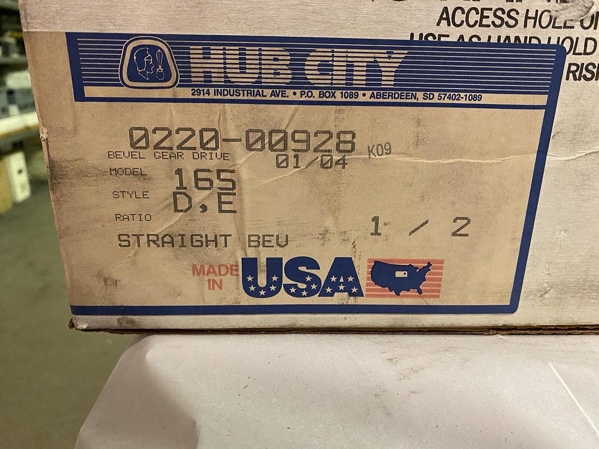 Used HUB CITY,0220-00928-165,Gear Reducer 1/2 Ratio 1 INCH Dia Model 165