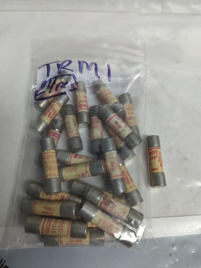 Used FERRAZ SHAWMUT,TRM1,TRI-ONIC 1 AMP FUSE LOT OF 24 PRE-OWNED