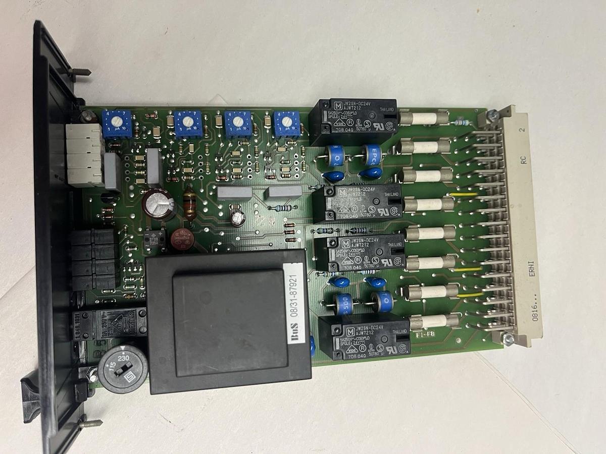 Used KROM SHRODER,84372510,FLAME RELAY 115/230VAC 50/60HZ PFF 704T/N NOS