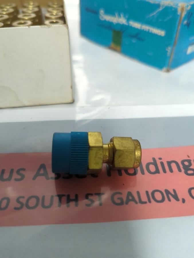 SWAGELOK,1/4T X 3/8NPT,BRASS TUBE FITTING 1/4 IN TUBE 3/8 NPT MALE BOX OF 20 NOS